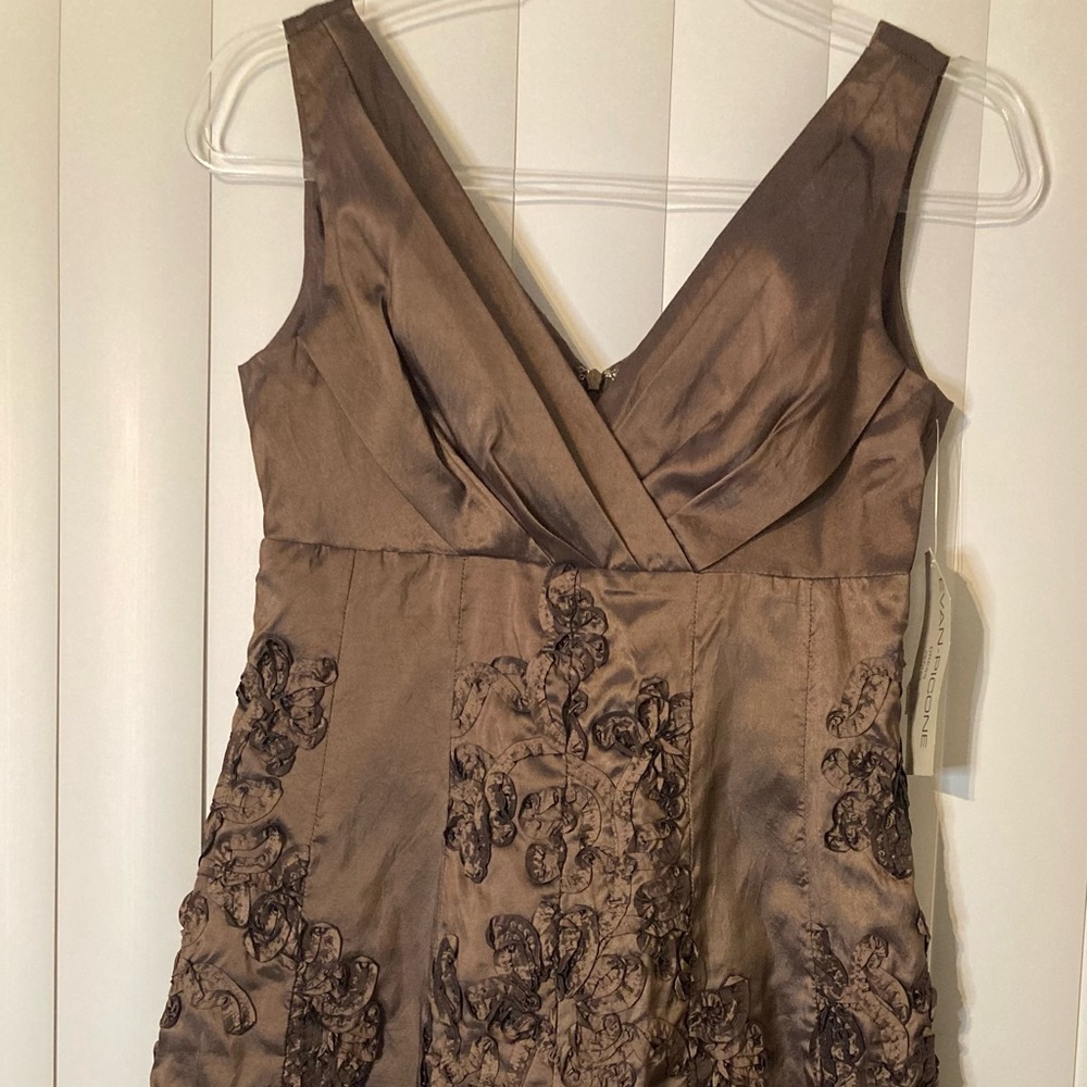 EVAN PICONE Woman’s Brown Satin Appliqué Sleeveless Dress Size 2P Petite Formal